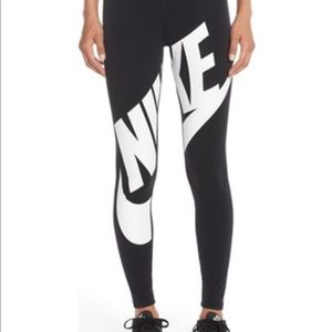 Nike Exploded Logo Leggings